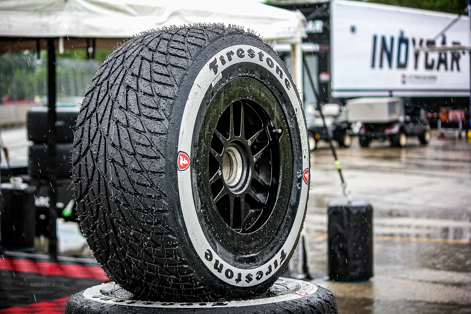 Neumático de lluvia de competición, fotografiado en Road America en 2024.